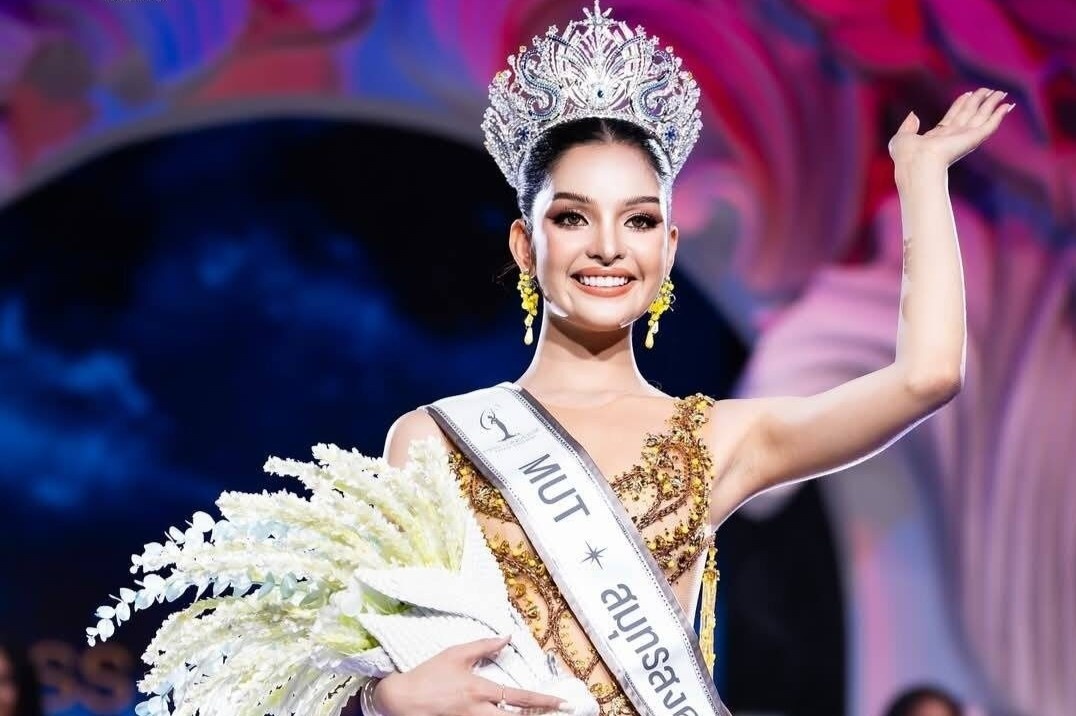 Hoa hau bi tuoc vuong mien sau mot dem hinh anh