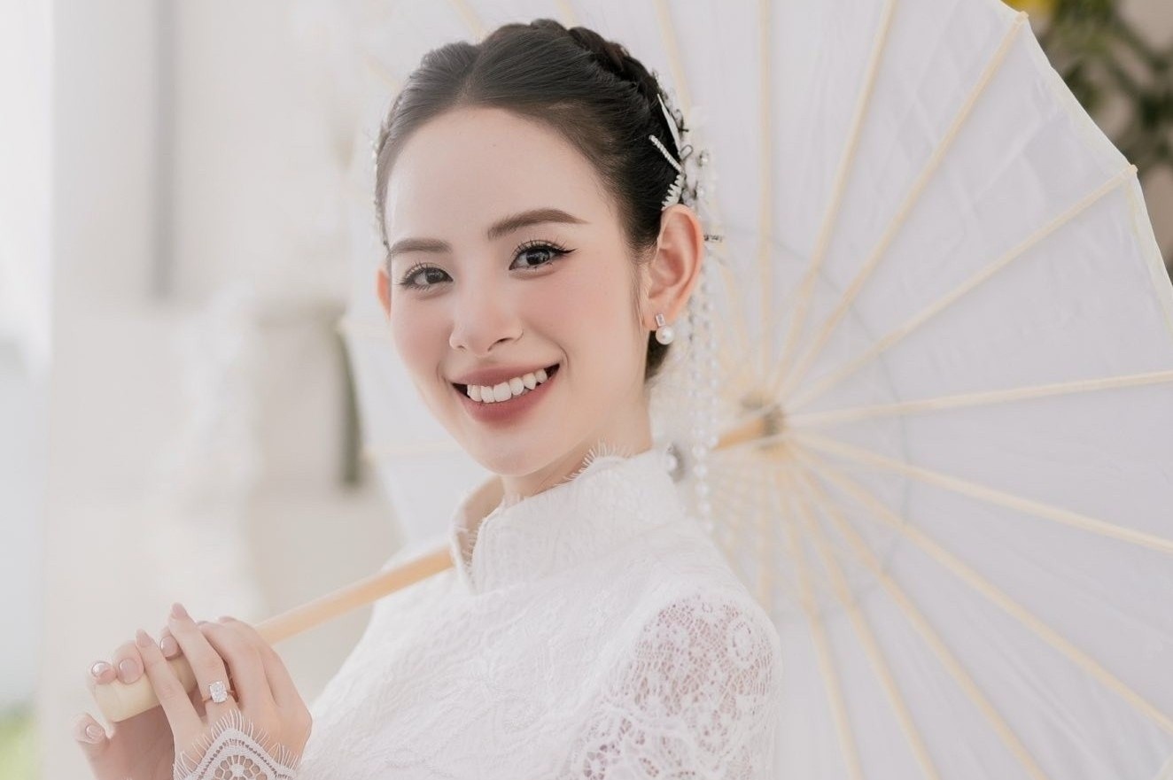 Huong Lien (The Face) giua tin cuoi chong hinh anh