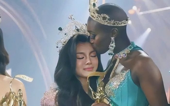 Hoa hau Hoa binh cua ong Nawat mat gia? hinh anh