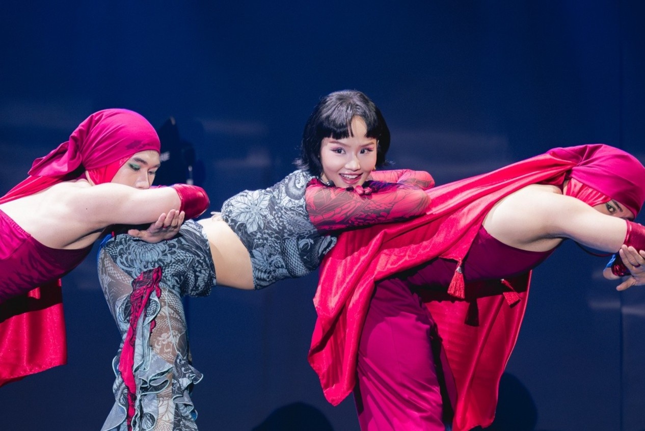 Em xinh 'say hi' nhieu chieu tro hinh anh