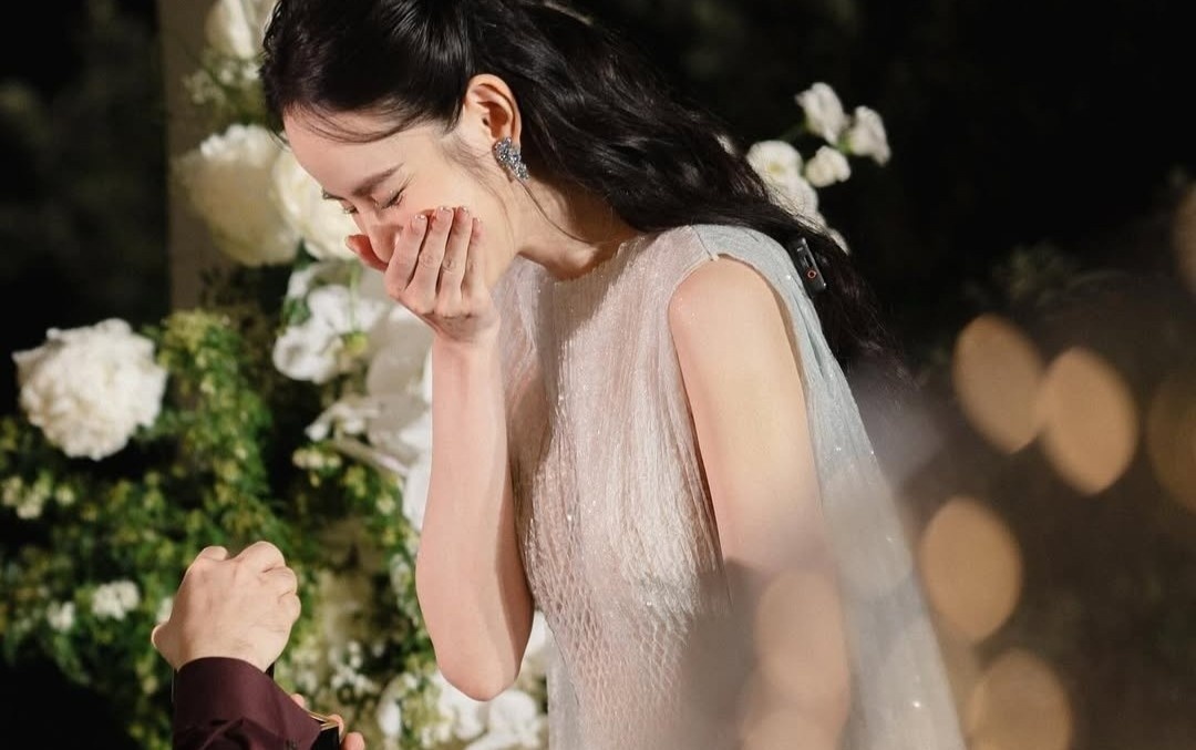 Huong Lien khoc khi duoc cau hon hinh anh