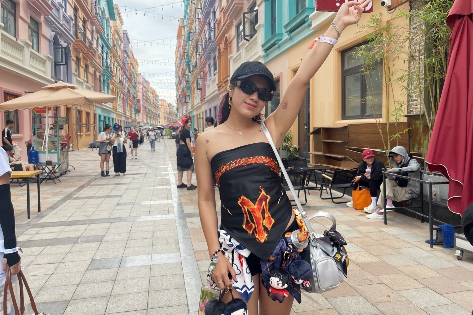 Chi 10 trieu dong, xep hang duoi nang de gap anh trai chong gai hinh anh