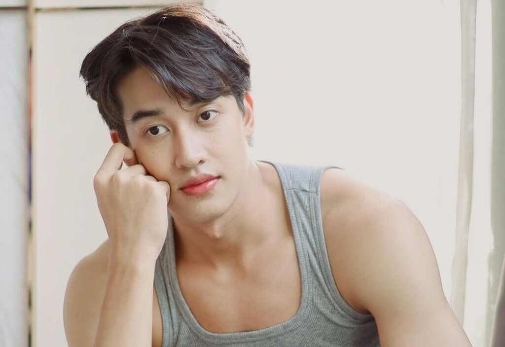 Sao nam bi to hen ho cung luc 7 co gai hinh anh