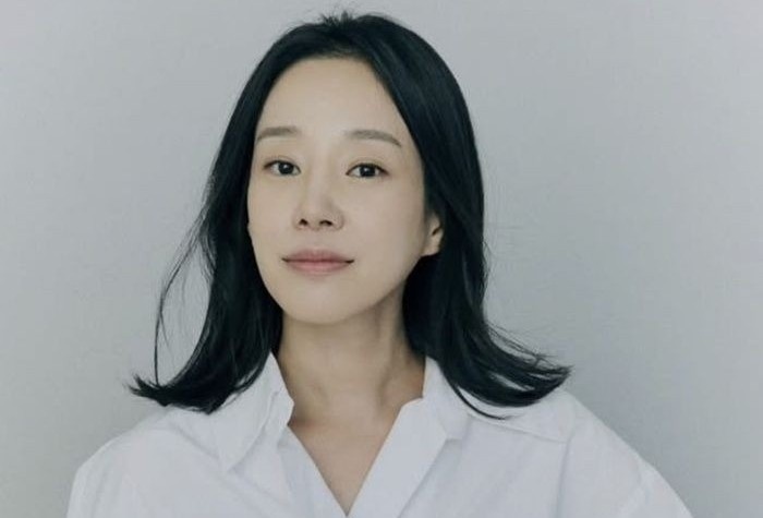 Dong nghiep bang hoang khi Lee Seo Yi qua doi hinh anh