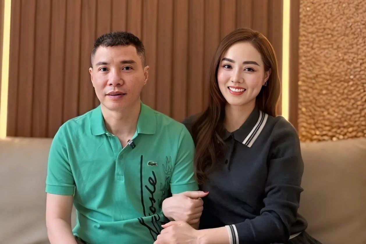 Vo NSND Cong Ly buc xuc hinh anh