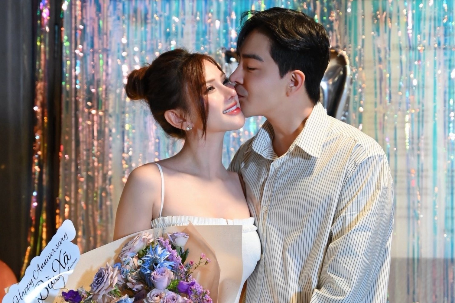 Thu Thuy va chong kem 10 tuoi tinh tu hinh anh