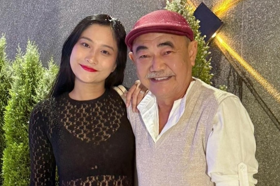 NSND Viet Anh duoc ban gai kem 36 tuoi cau hon hinh anh