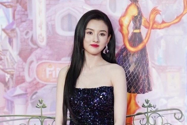 'Na Tra' Tong To Nhi gay ban tan hinh anh