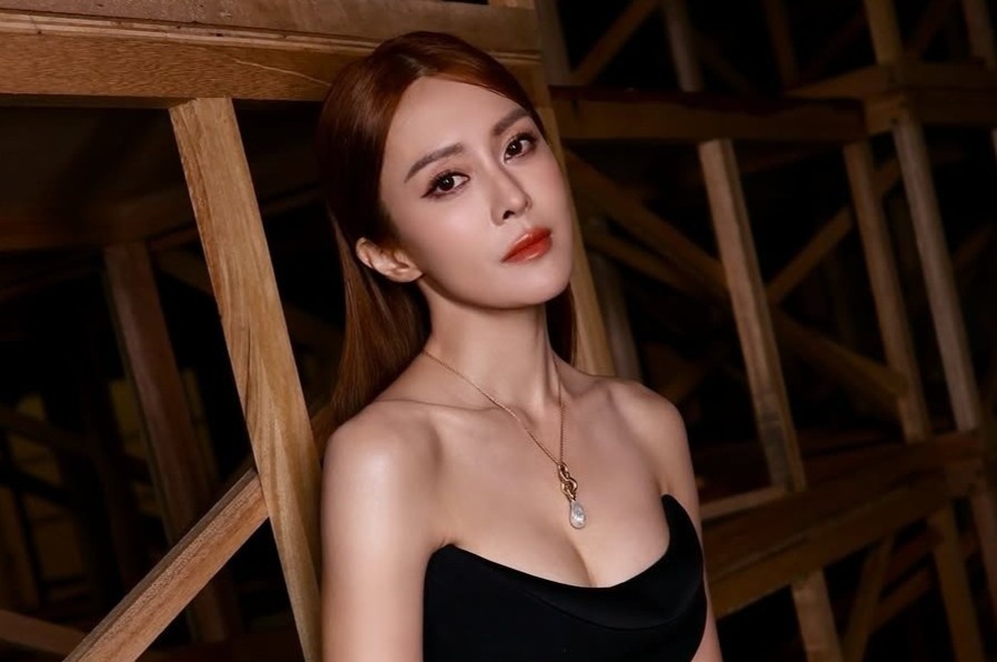 Hoa hau Truong Hy Van chia tay ban trai giau co hinh anh