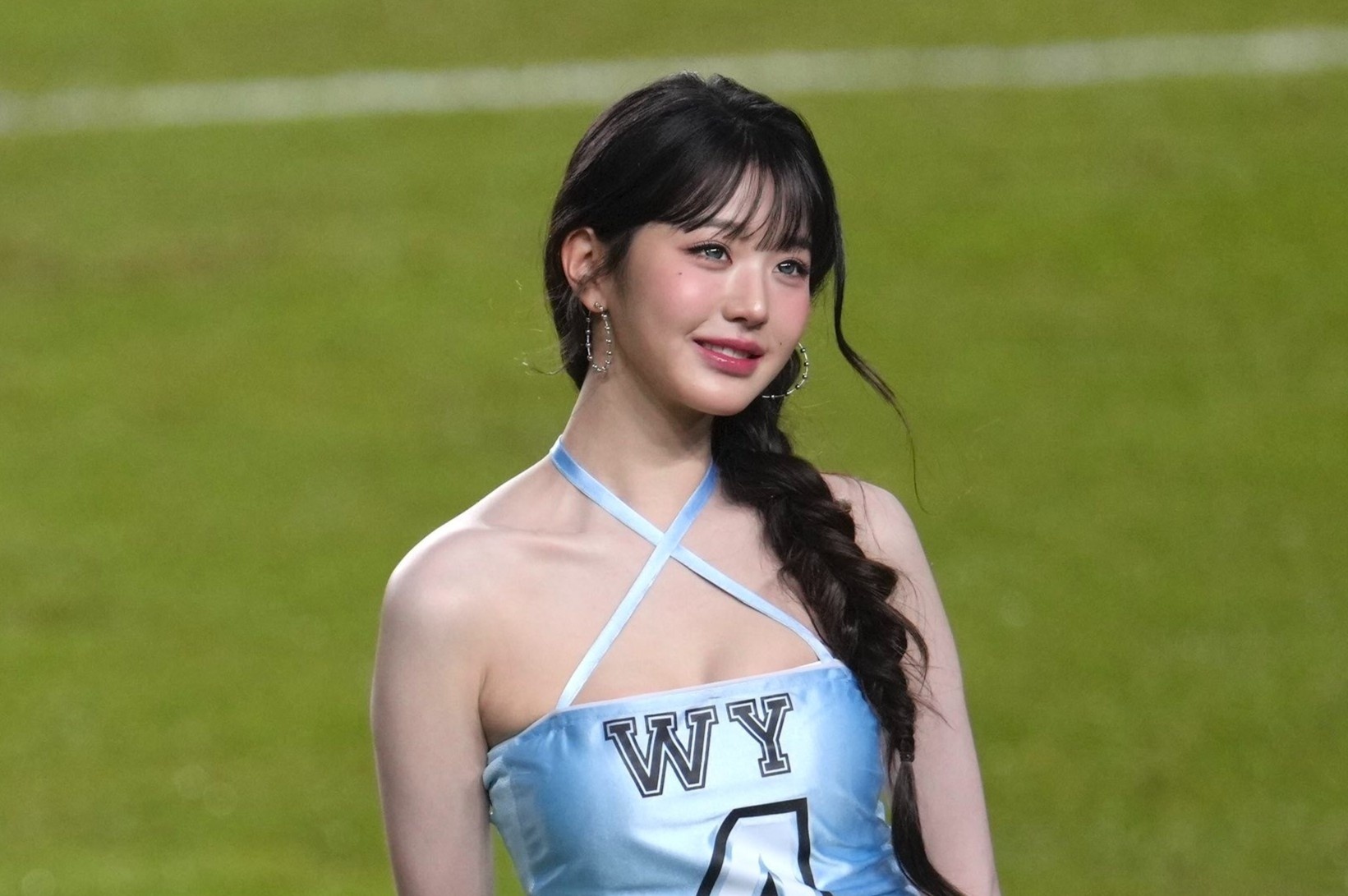 Jang Won Young mac vay qua ngan bi phan ung hinh anh