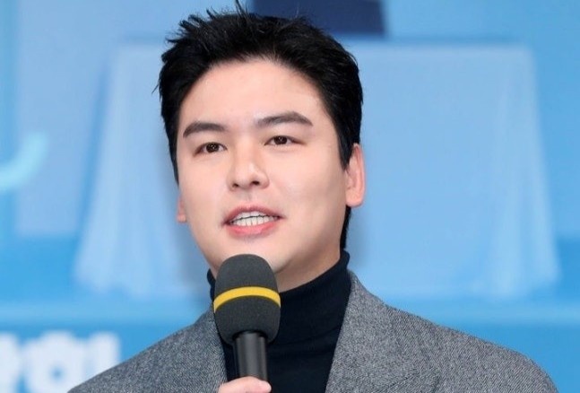 Nam dien vien bi don gui ban gai tinh phi 8 trieu won hinh anh