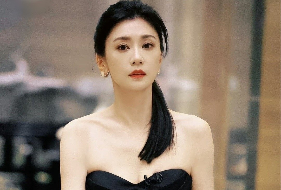 Gia Tinh Van so hai thao chay tranh song than o Hawaii hinh anh