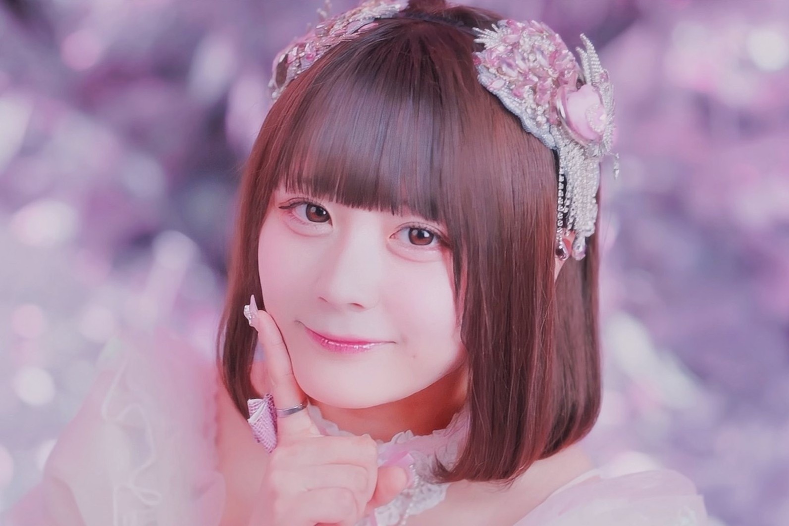 Ca si Nhat 19 tuoi bi chup len, cuong buc den mang thai hinh anh