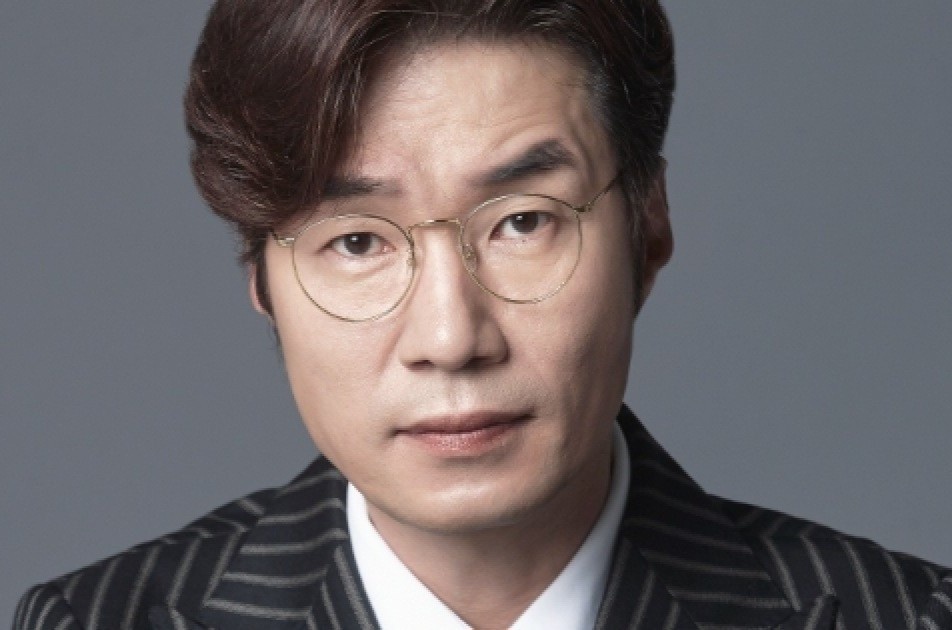 Dien vien 'Penthouse' Song Young Kyu qua doi hinh anh