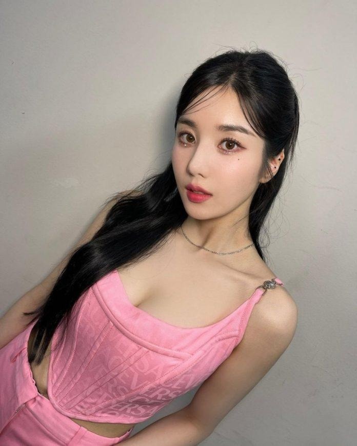 kwon_eunbi_1_696x869.jpg