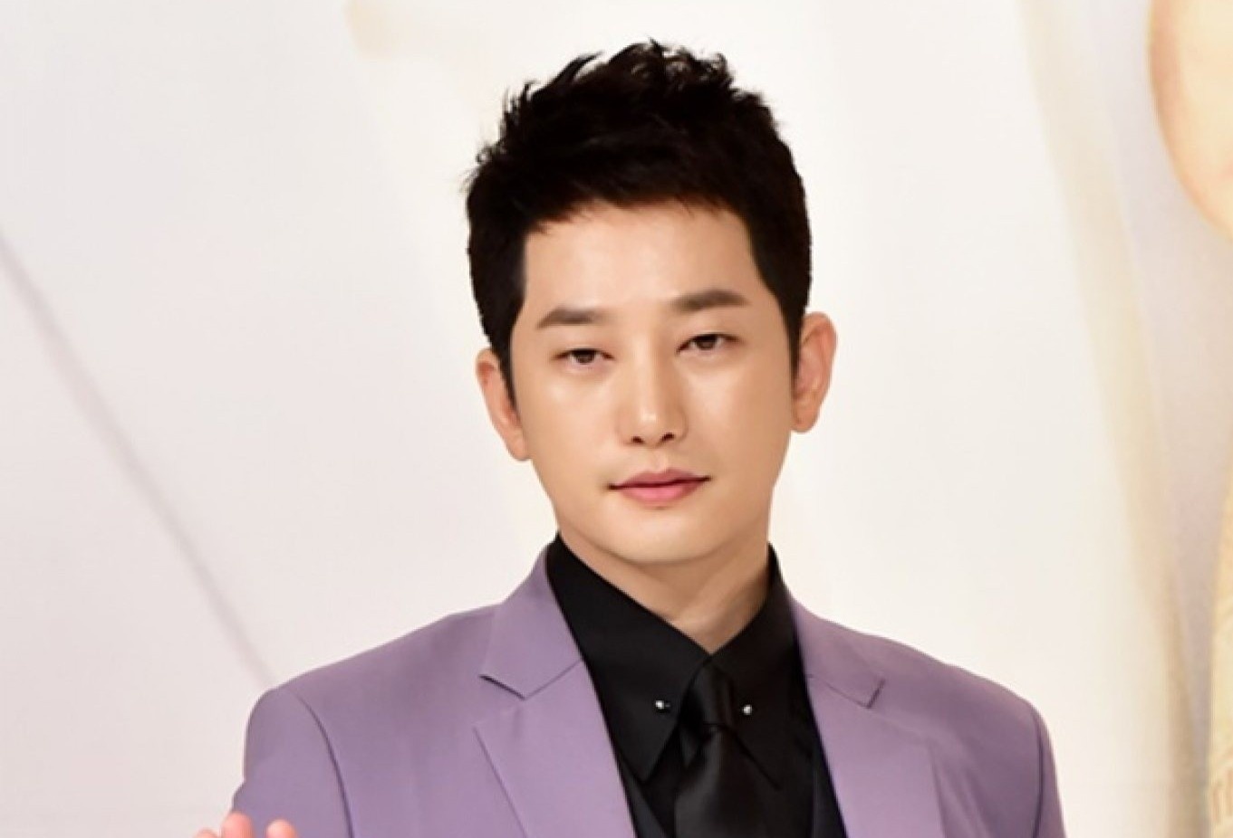 Dien vien Park Si Hoo bi to moi gioi mai dam hinh anh