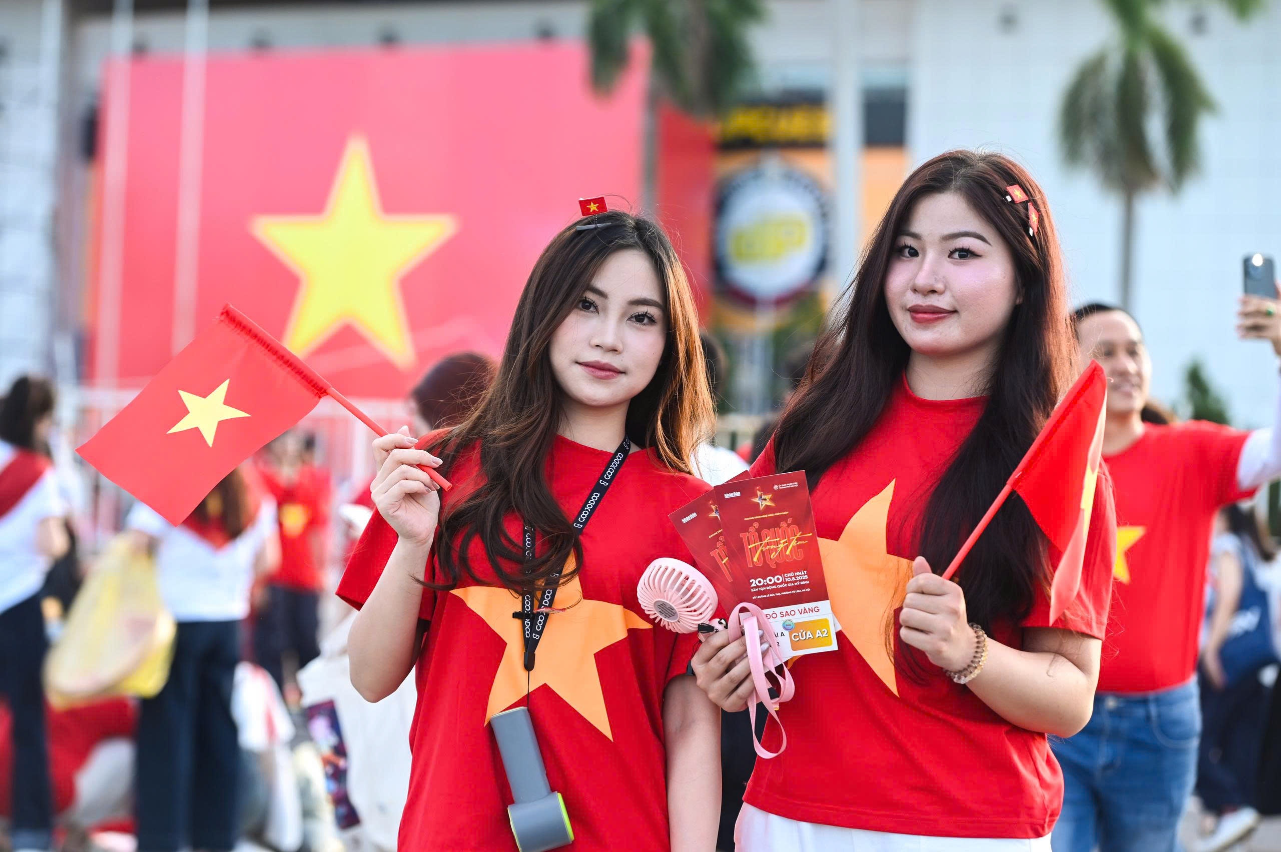 50.000 khán giả đổ về sân Mỹ Đình xem 'concert quốc gia'