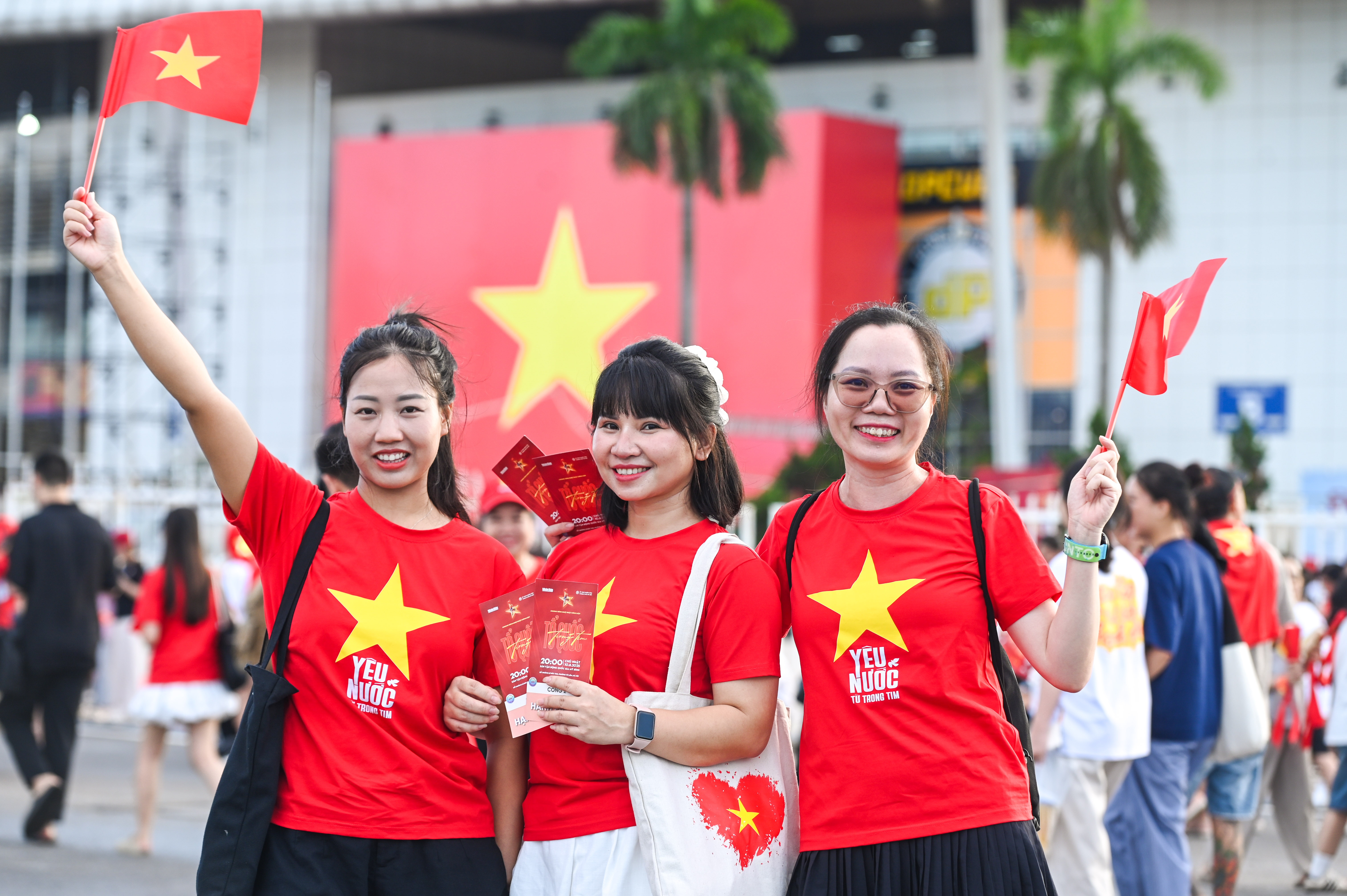 50.000 khán giả đổ về sân Mỹ Đình xem 'concert quốc gia'