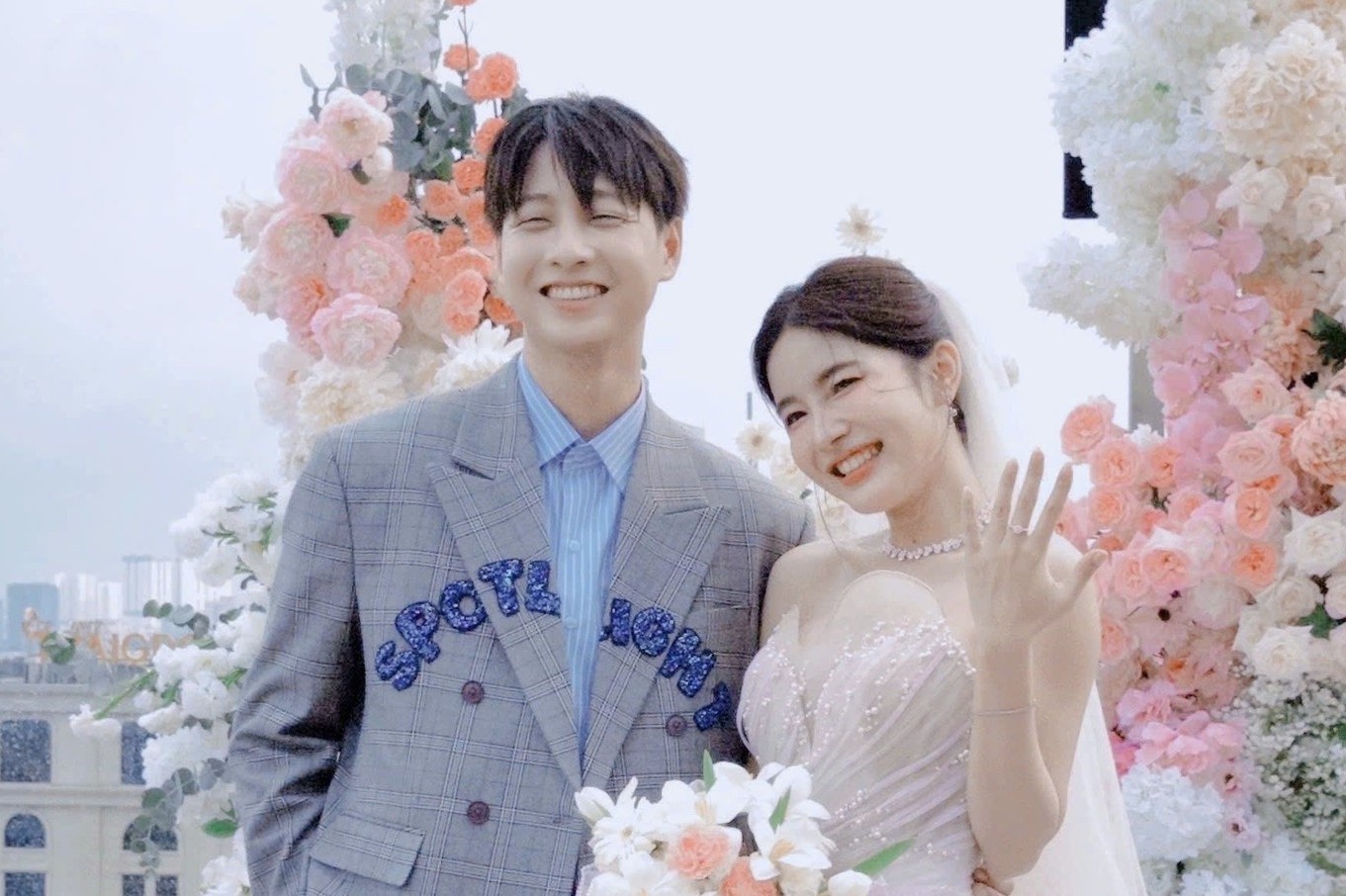 Dien vien Luna Hang Trinh duoc cau hon hinh anh