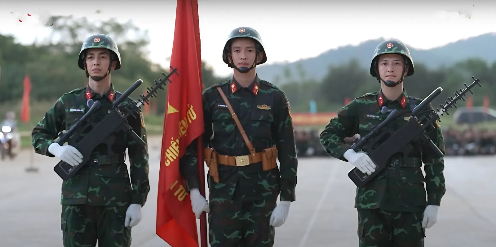 Thượng úy Lê Hoàng Hiệp xuất hiện trong tập 2 Sao nhập ngũ.