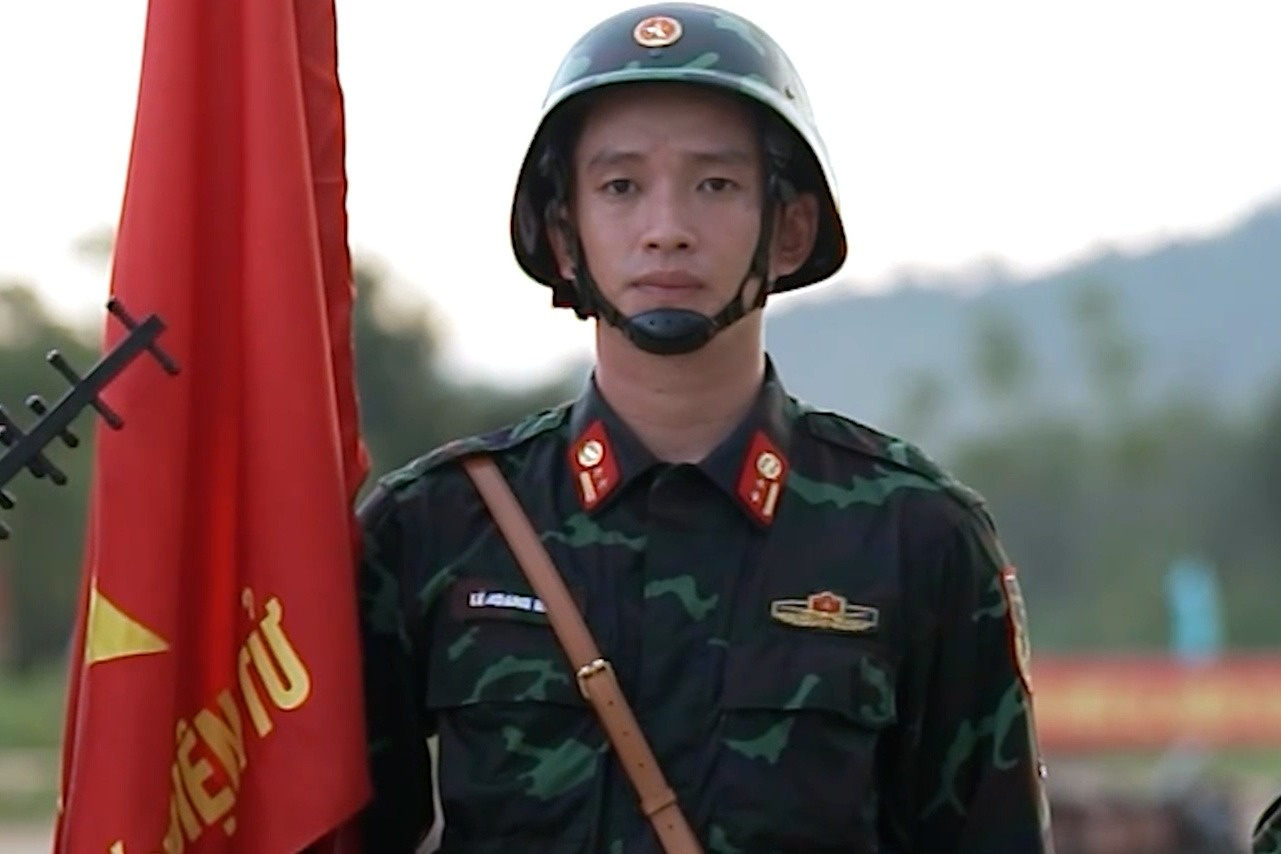 Thuong uy Le Hoang Hiep huong dan Binh An o Sao nhap ngu hinh anh