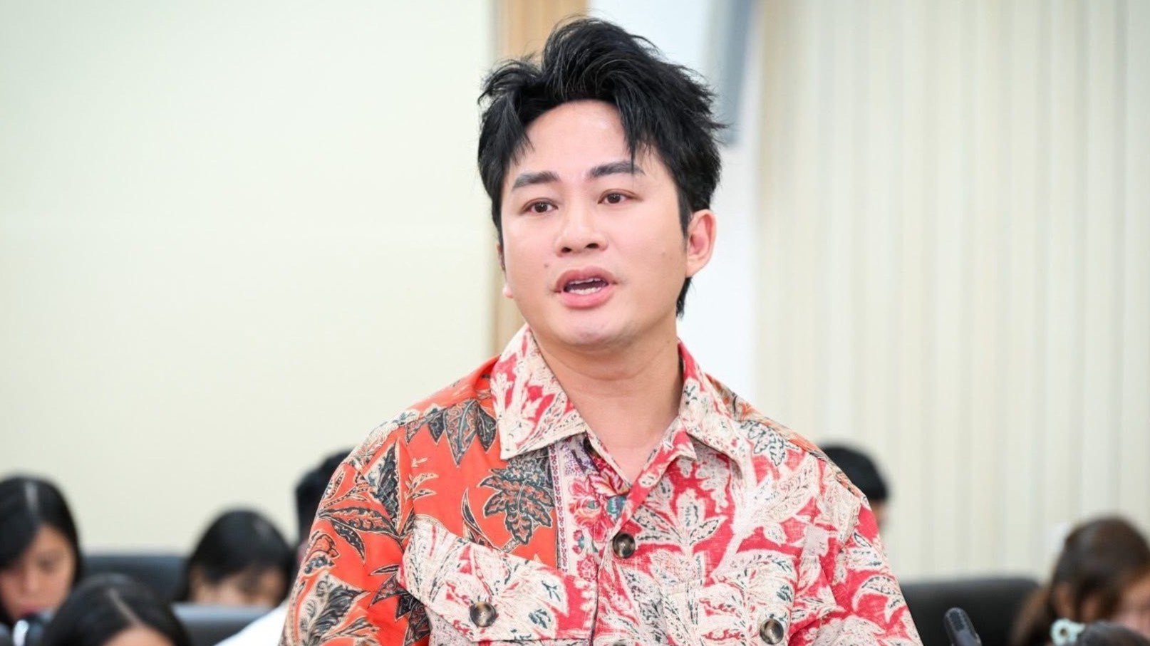 Tung Duong: 'Khan gia tung tat tivi khi thay toi' hinh anh