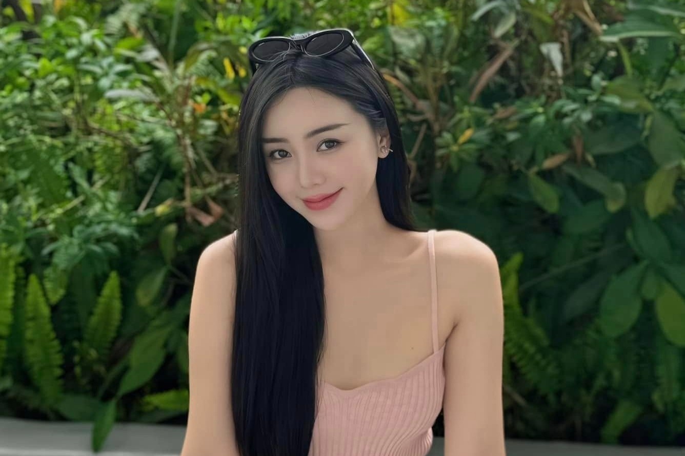 Quynh Kool noi ve guong mat khac la hinh anh