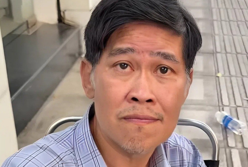 Nghe si Phuoc Sang nhap vien hinh anh