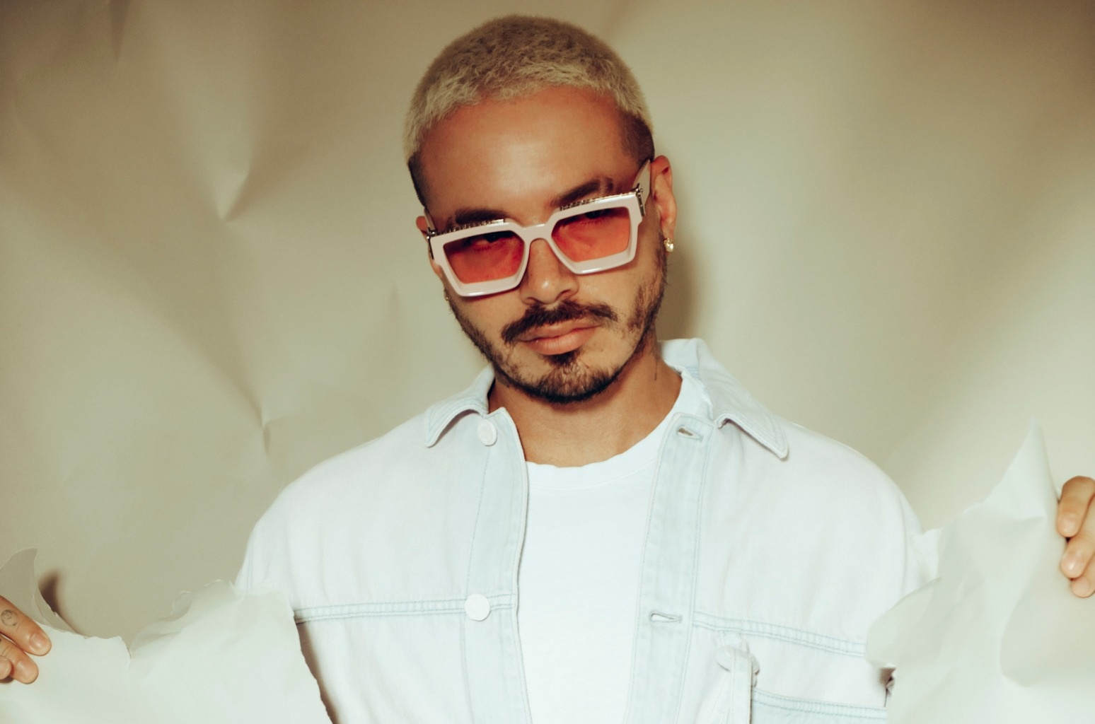 J Balvin được mệnh danh "ông hoàng nhạc Latin" với MV Mi Gente đạt 3,5 tỷ lượt xem. Ảnh: Billboard.