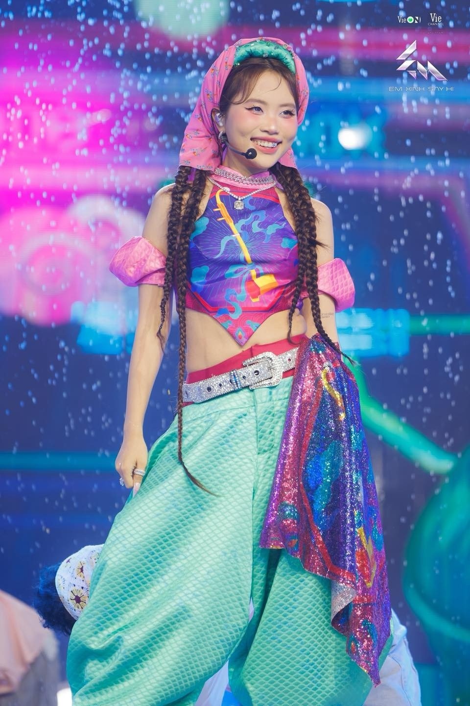 Em xinh &quot;say hi&quot; anh 1