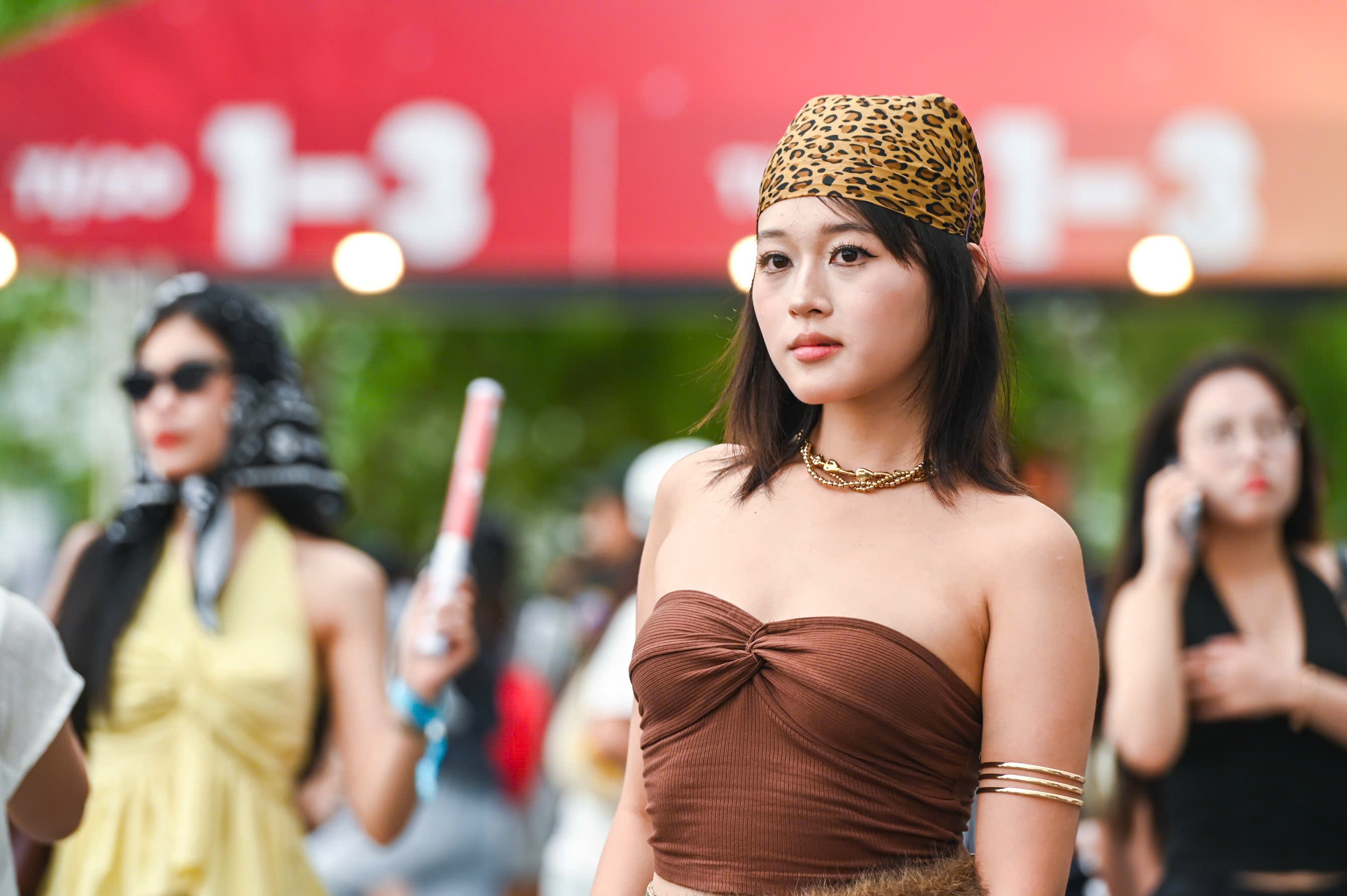 Hon 50.000 khan gia doi mua cho doi 8Wonder o Ha Noi hinh anh