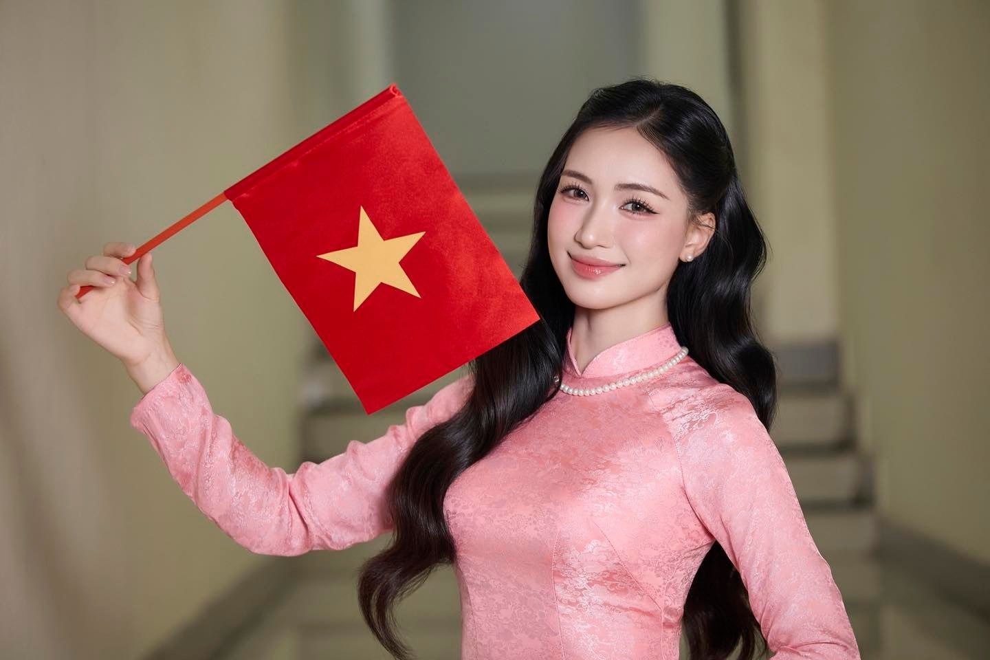 Hoa Minzy va suc hut cua am nhac yeu nuoc hinh anh