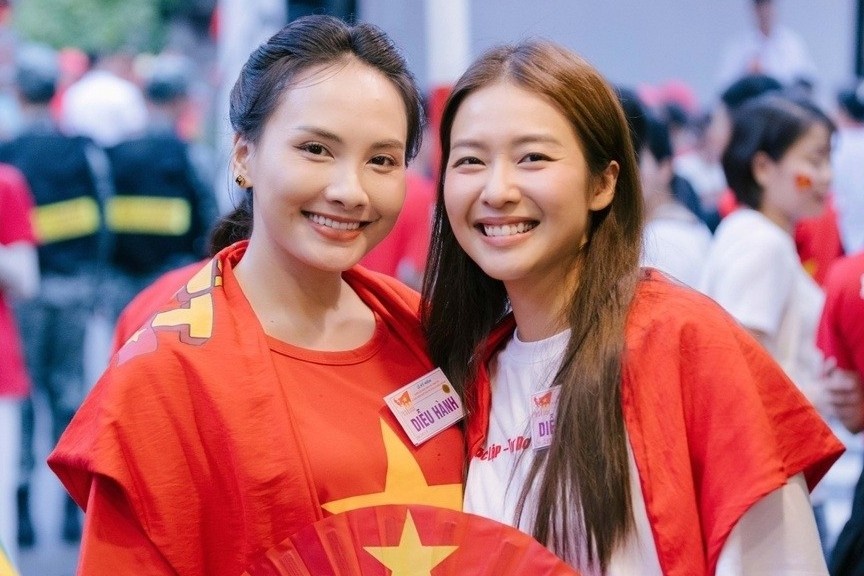 Hinh anh dep cua Khanh Vy, Kha Ngan o le dieu hanh hinh anh