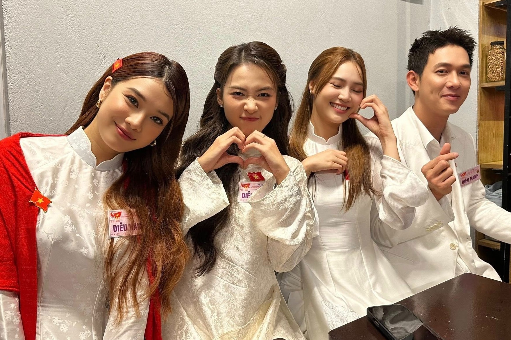 Sao Viet hao huc truoc gio dieu binh, dieu hanh hinh anh