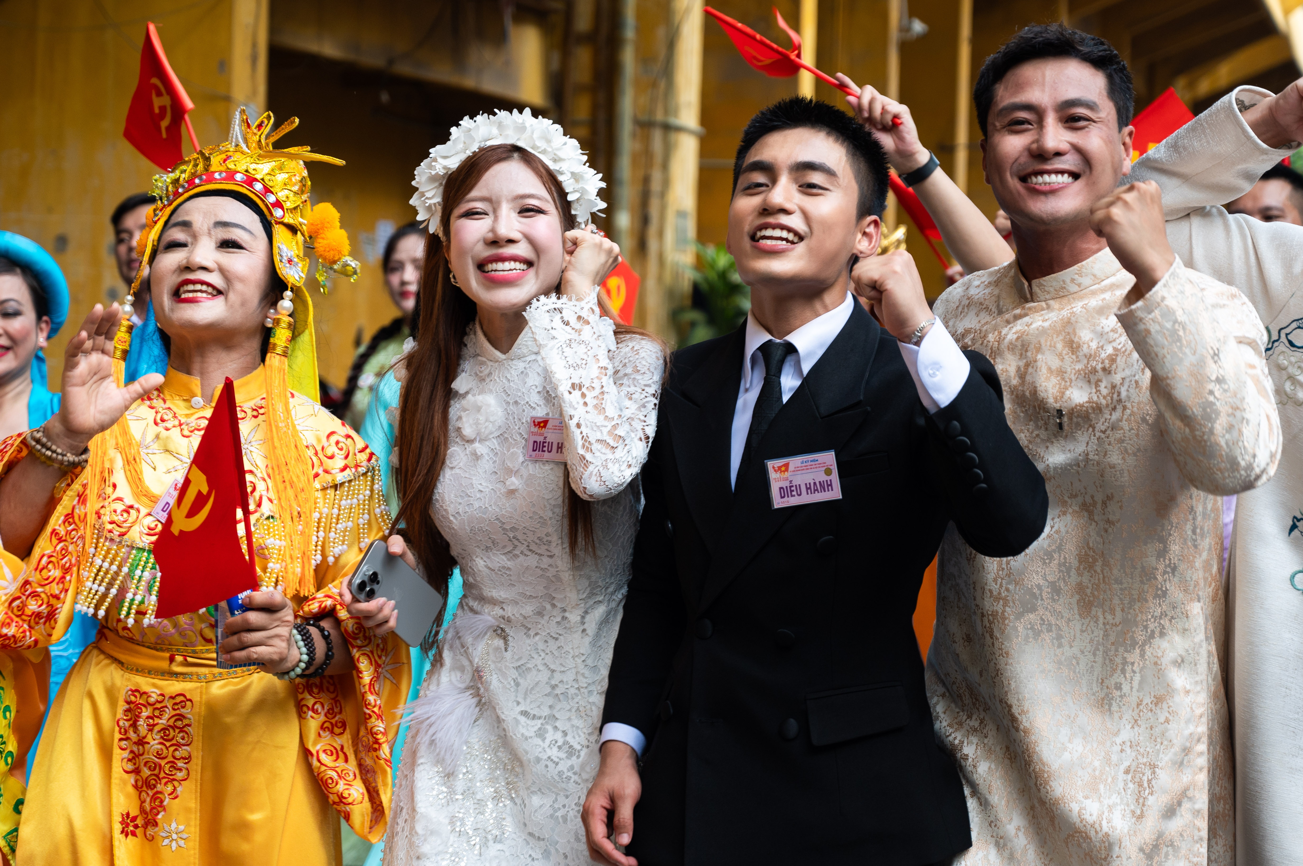 Hang tram nghe si Viet vo oa cam xuc o le dieu hanh 2/9 hinh anh