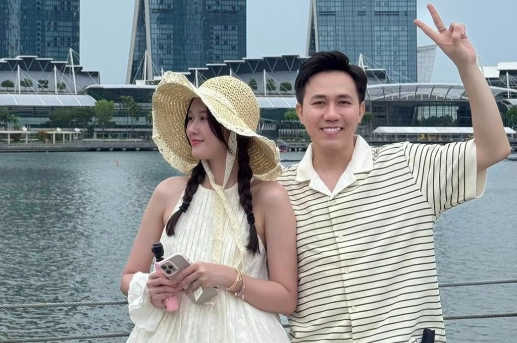 Anh Duc va vo sau mot nam cuoi hinh anh