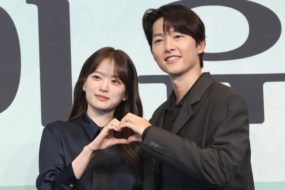 Song Joong Ki bi chi trich hinh anh