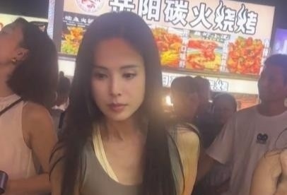 Hinh anh gay kinh ngac cua Ly Nhuoc Dong o cho dem hinh anh