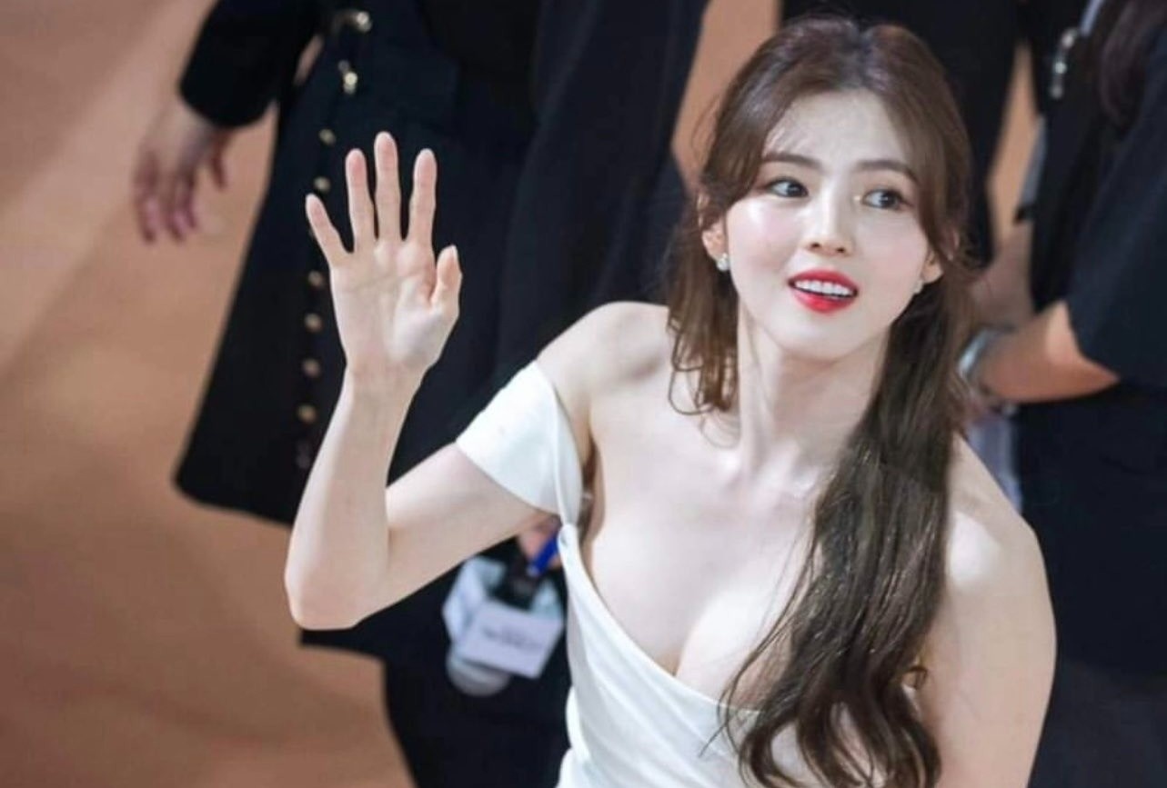 Han So Hee gay lo ngai hinh anh