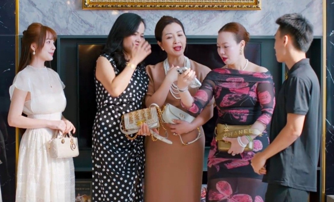 'Hoi phu ba khoe tui hieu' bi che hinh anh