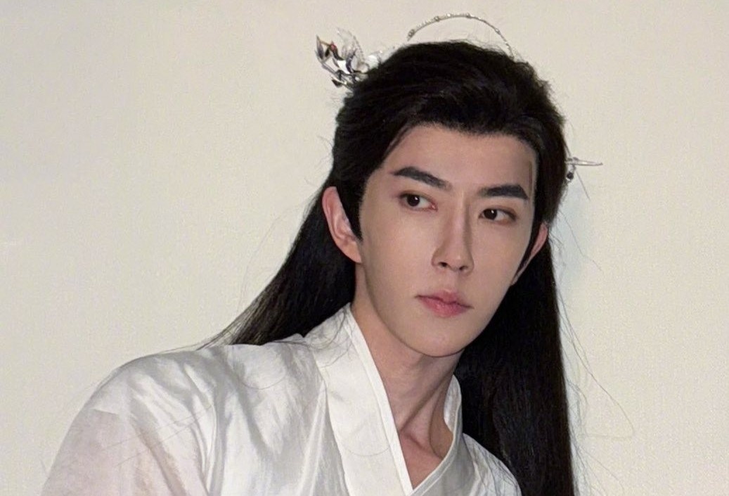 Me Vu Mong Lung nga guc khi con trai qua doi hinh anh