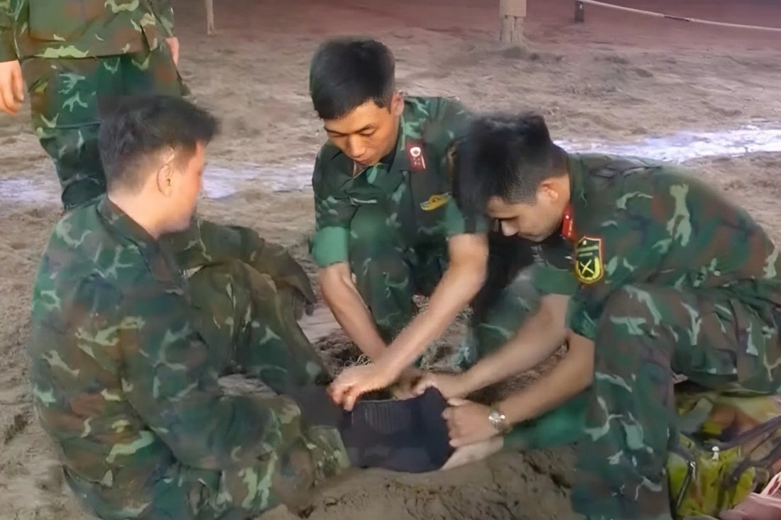 Huynh Anh bi chan thuong hinh anh