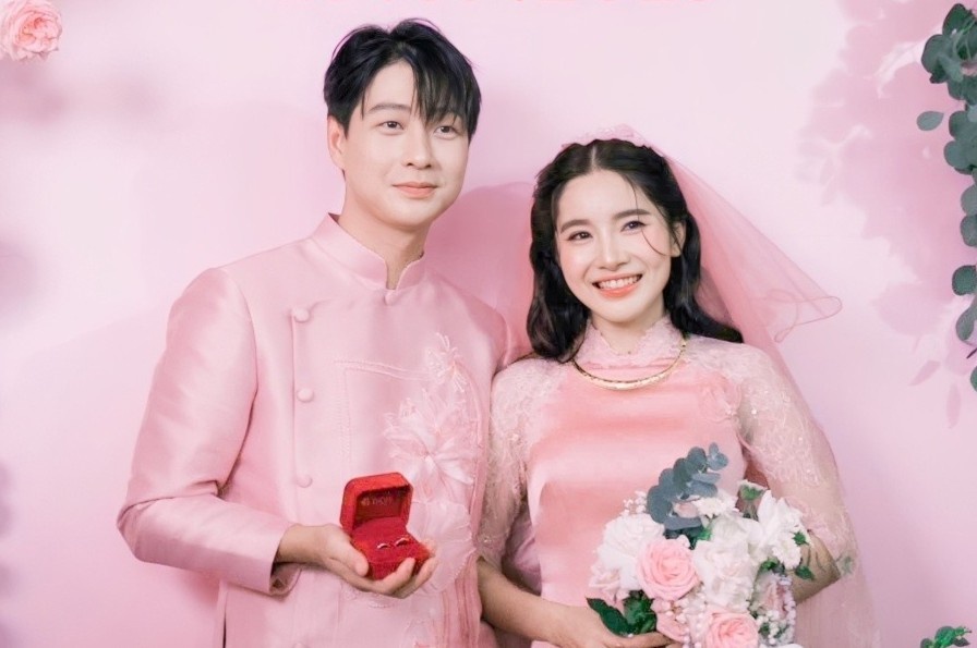 Luna Hang Trinh cuoi hinh anh