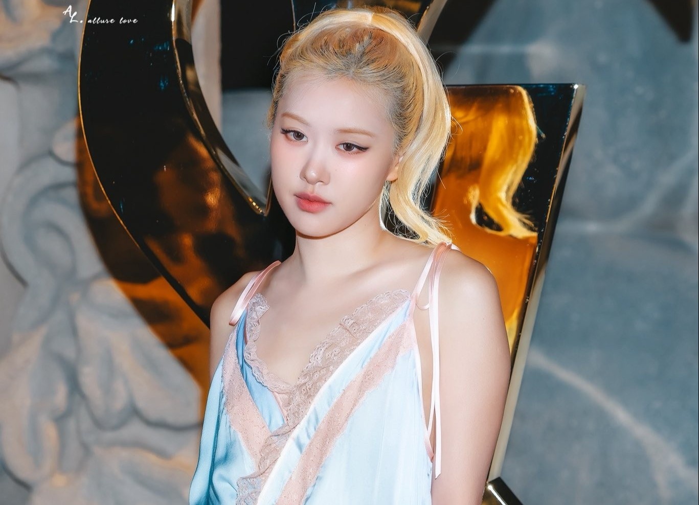 Rose mac do ngu o su kien gay tranh cai hinh anh