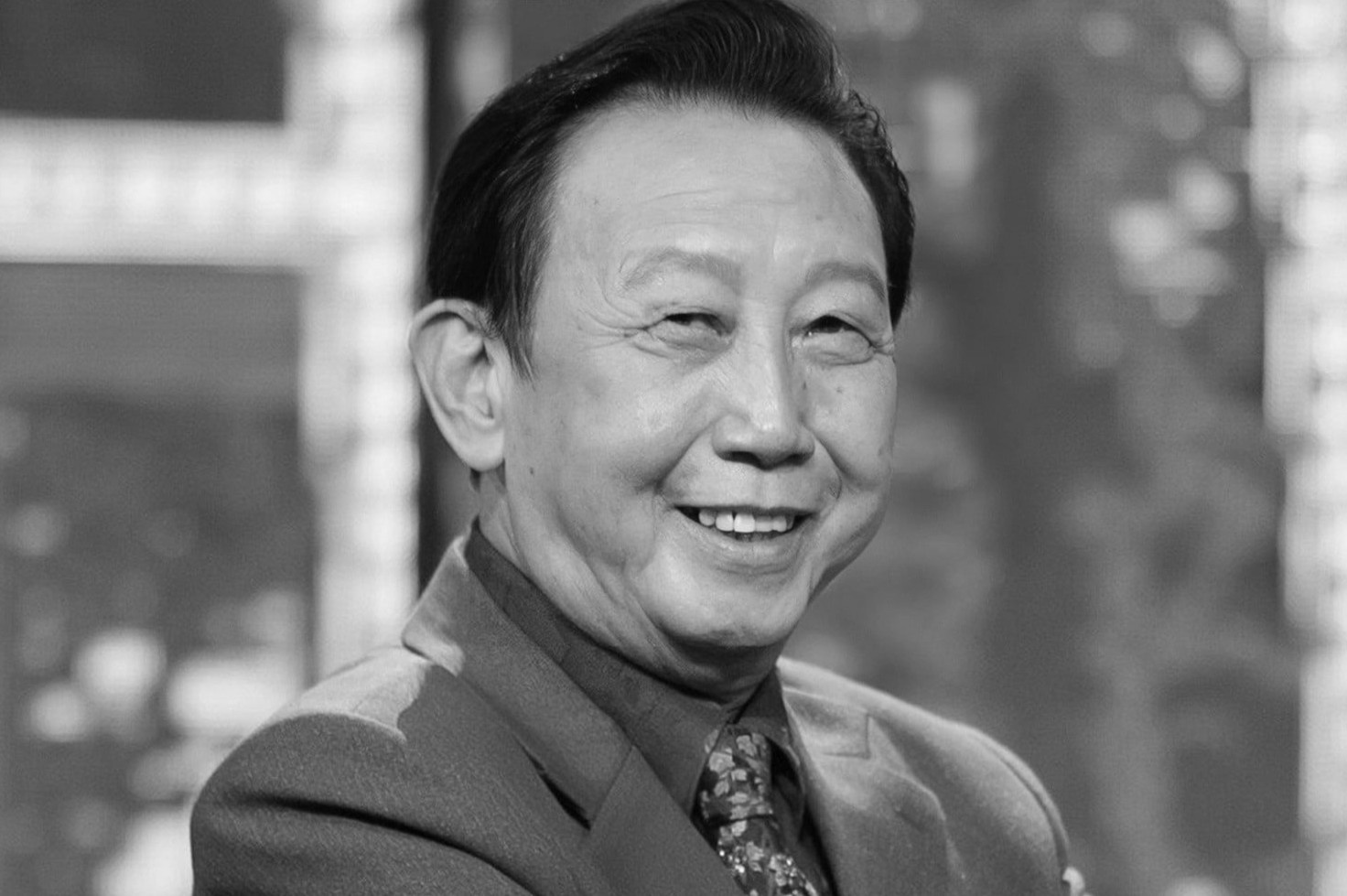 Nhac si The Hien qua doi hinh anh