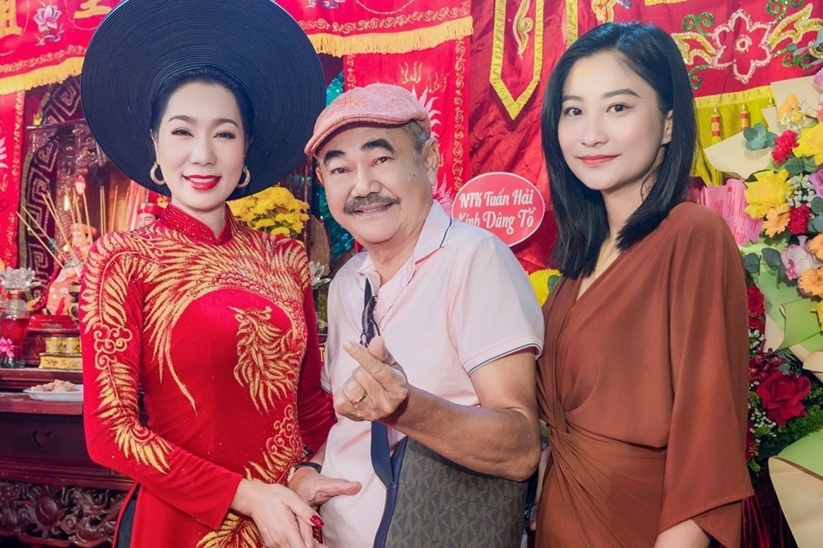 NSND Viet Anh cung ban gai du le cung To nghe hinh anh