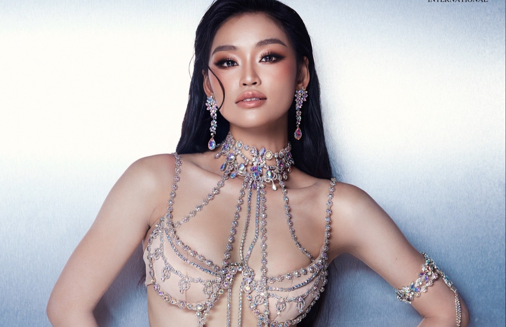 Yen Nhi lao dao hinh anh