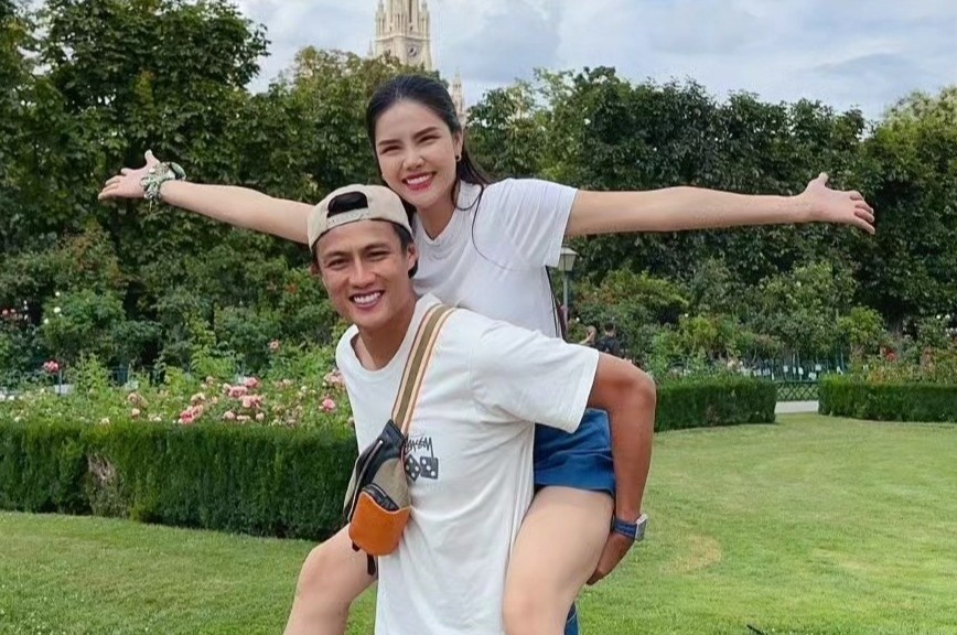 9 nam hon nhan cua cau thu Mac Hong Quan va Ky Han hinh anh