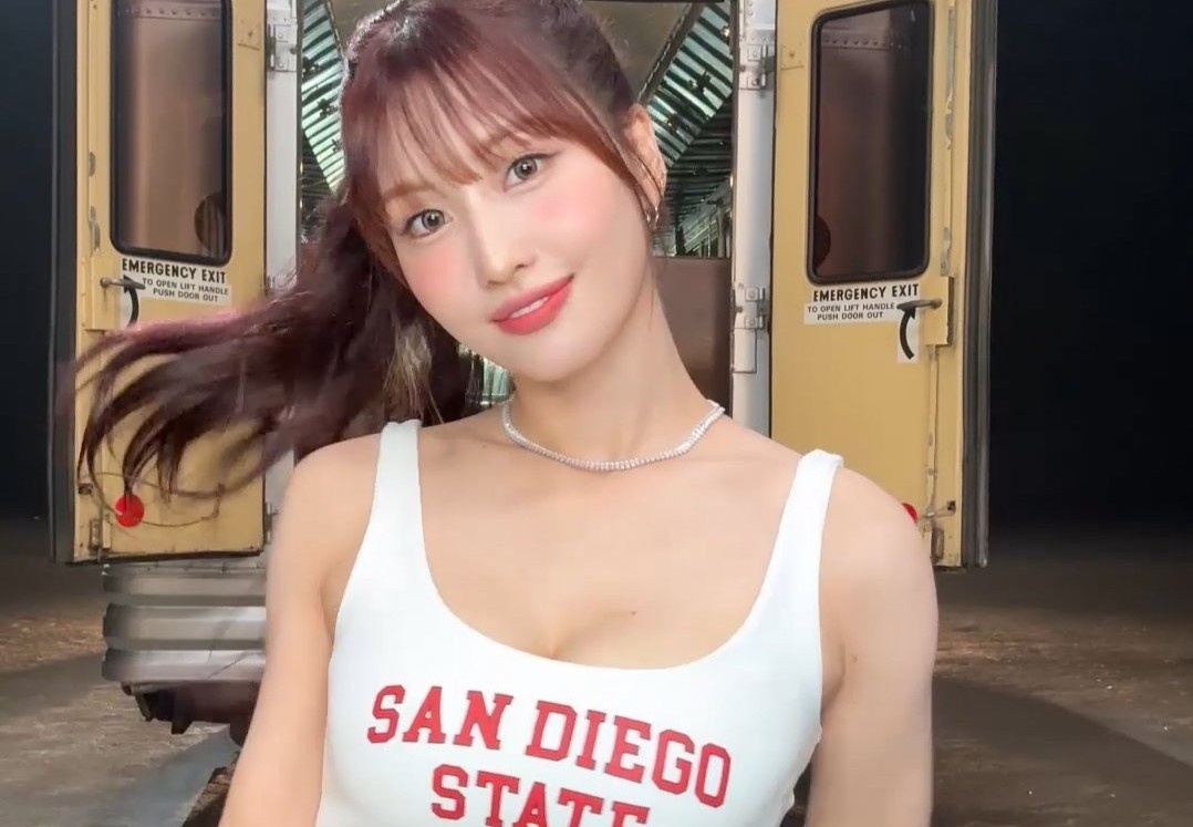 Ca si Nhat Ban mac sexy hinh anh