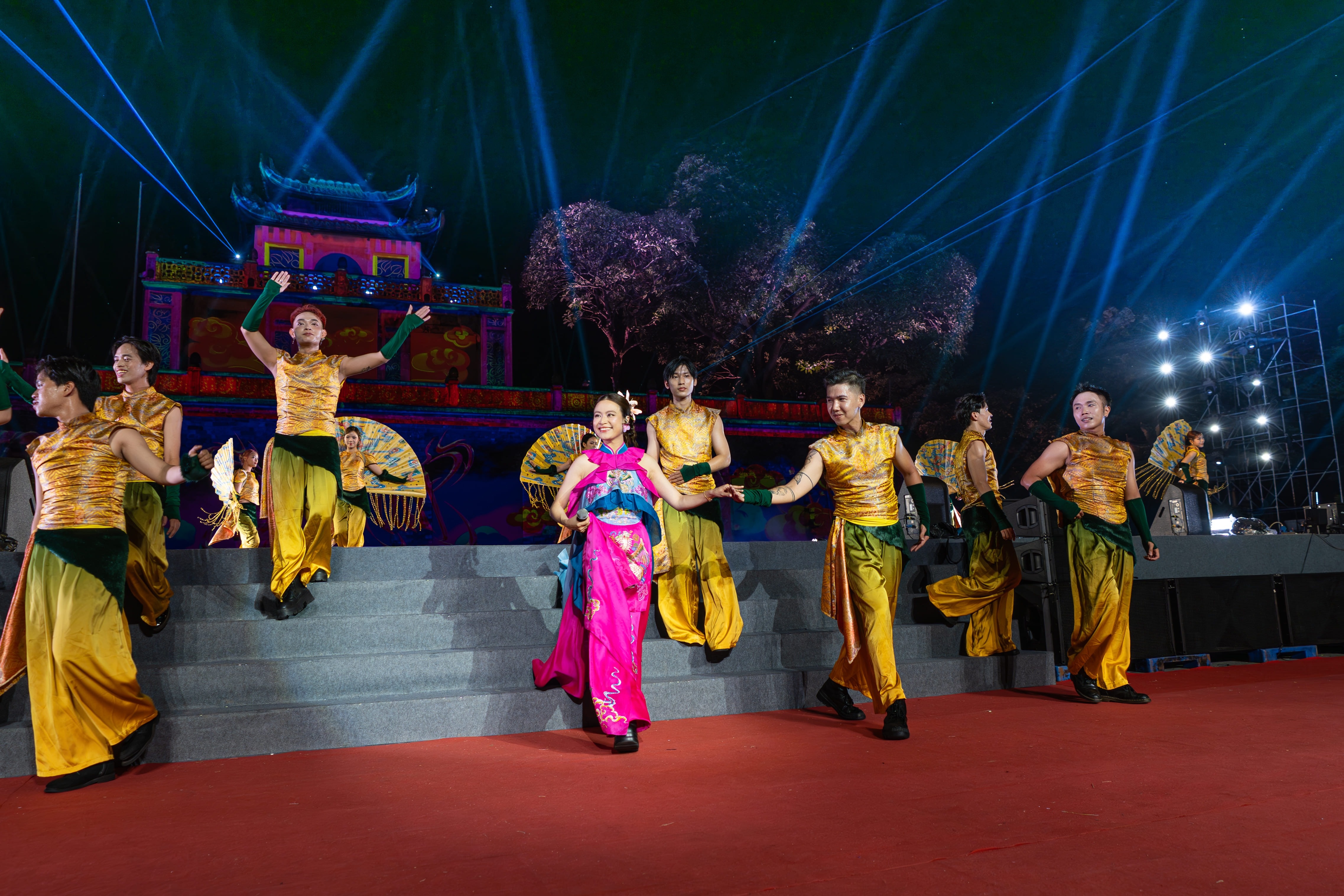 Le hoi van hoa anh 6